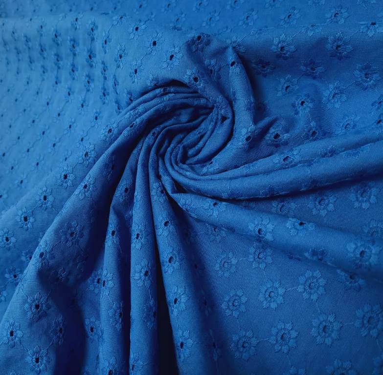 MAXI MADEIRA MODRÁ- VYŠÍVANÉ KVIETKY- posledný kus 45x145cm!!!