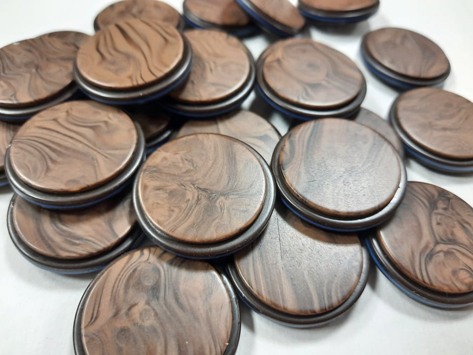Gombík plastový Ø 34mm vzor dreva - 1 ks