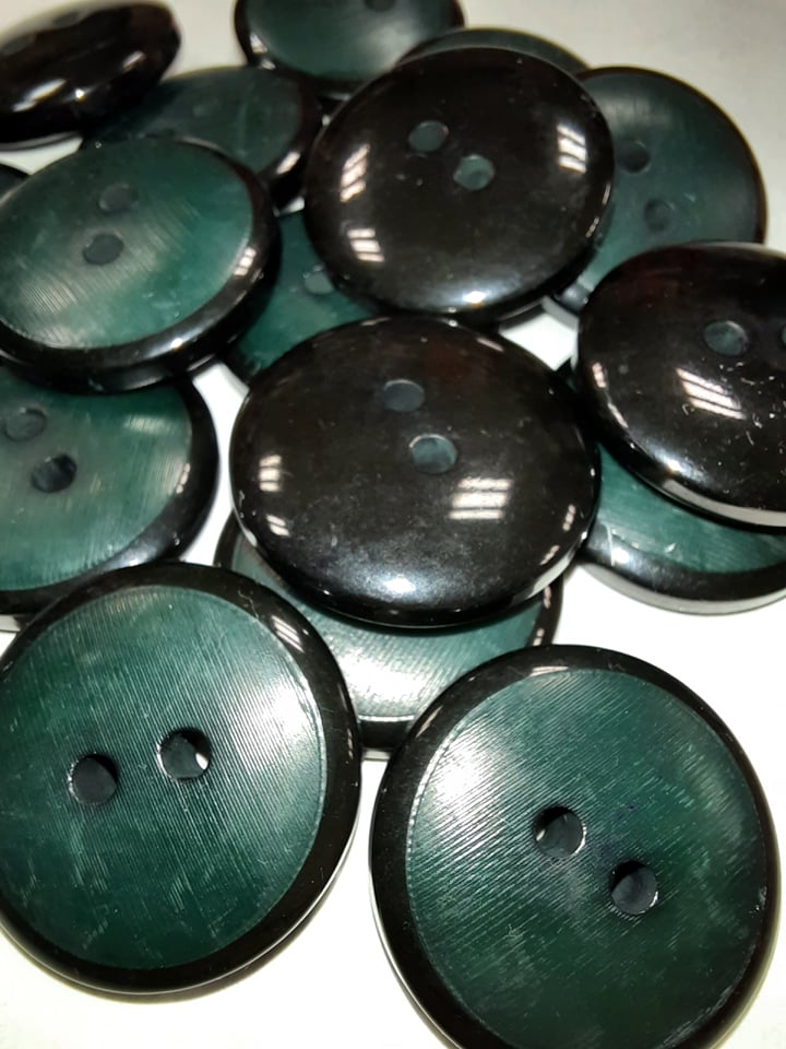 Tmavozelený plastový gombík Ø 34mm - 1 ks