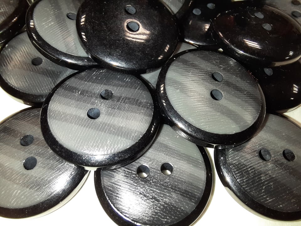 Tmavošedý plastový gombík Ø 23mm - 1 ks