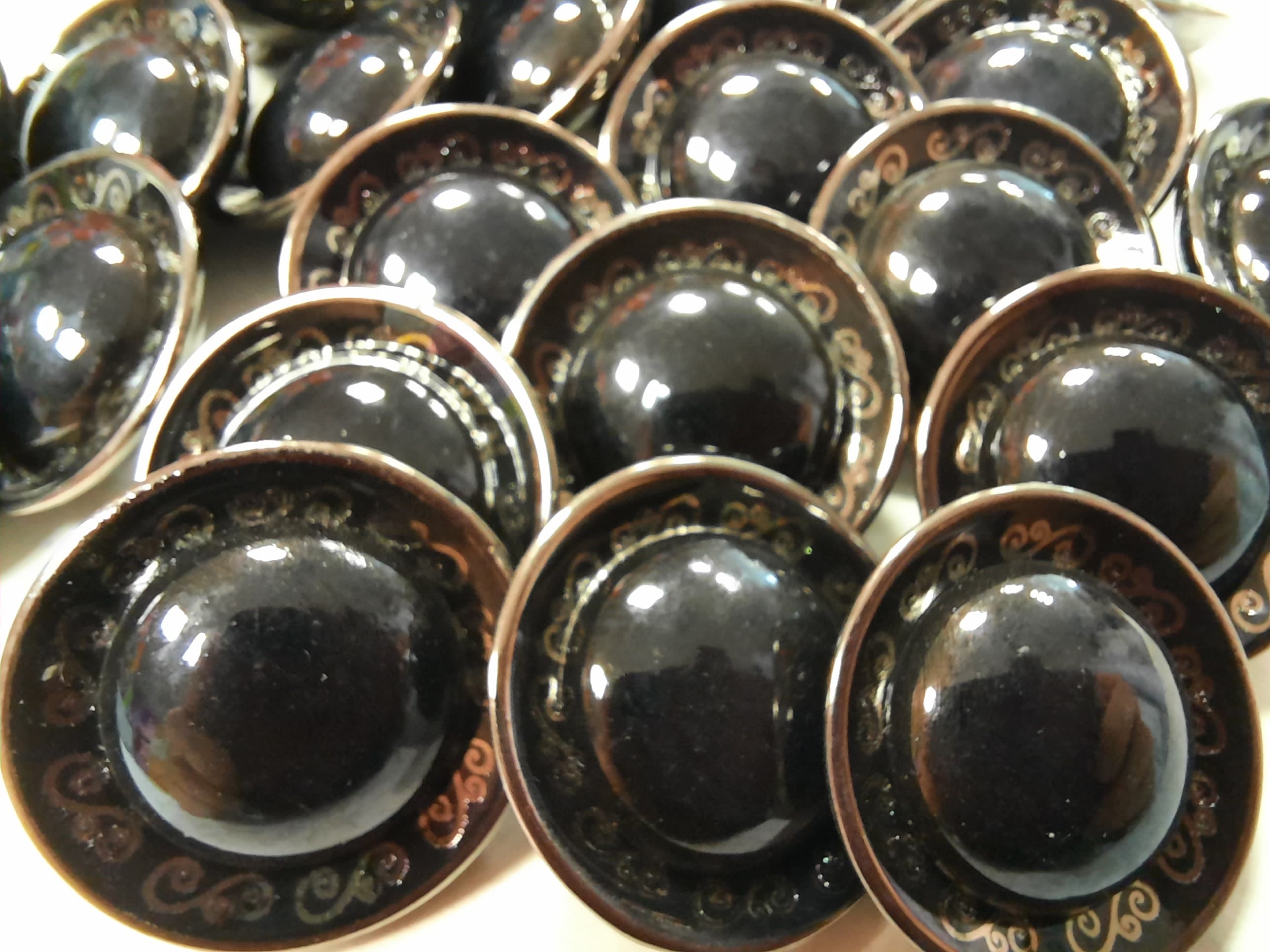 Čierny gombík so strieborným vzorom Ø 22mm - 1 ks