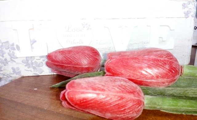 Plastový tulipán - červený 1 ks