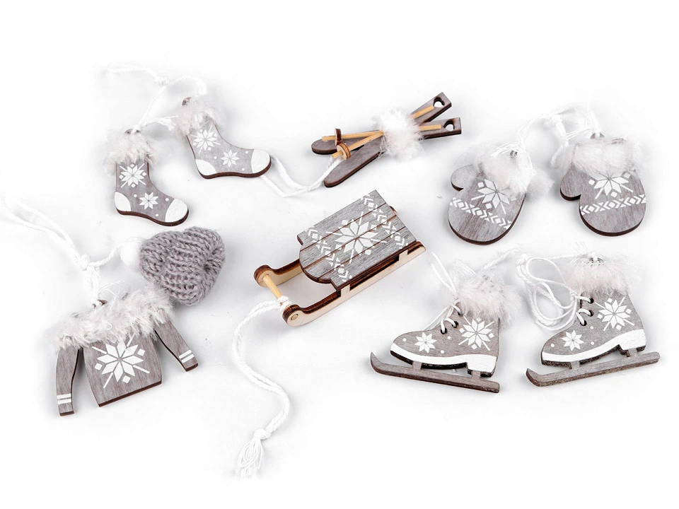 Vianočné dekorácie - lyže, korčule, čiapka, bunda, rukavice, ponožky - 1 sada