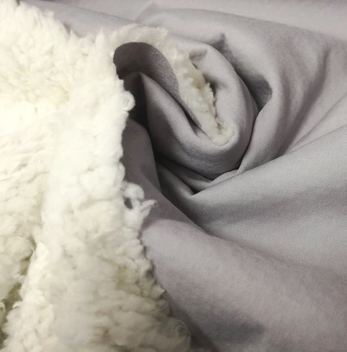 ZIMNÝ SOFTSHELL COSY S BARANČEKOM BLEDOŠEDÝ