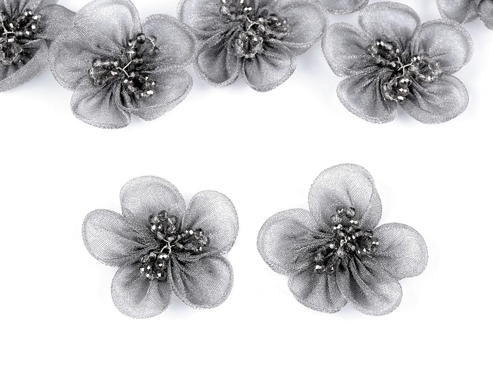 Organzový kvet s brúsenými korálkami na našitie a nalepenie Ø4,5 cm-2ks