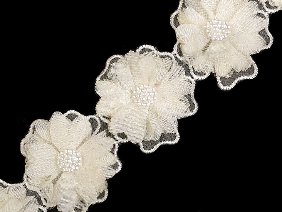 Prámik kvety s perlami šírka 58 mm - 1 m