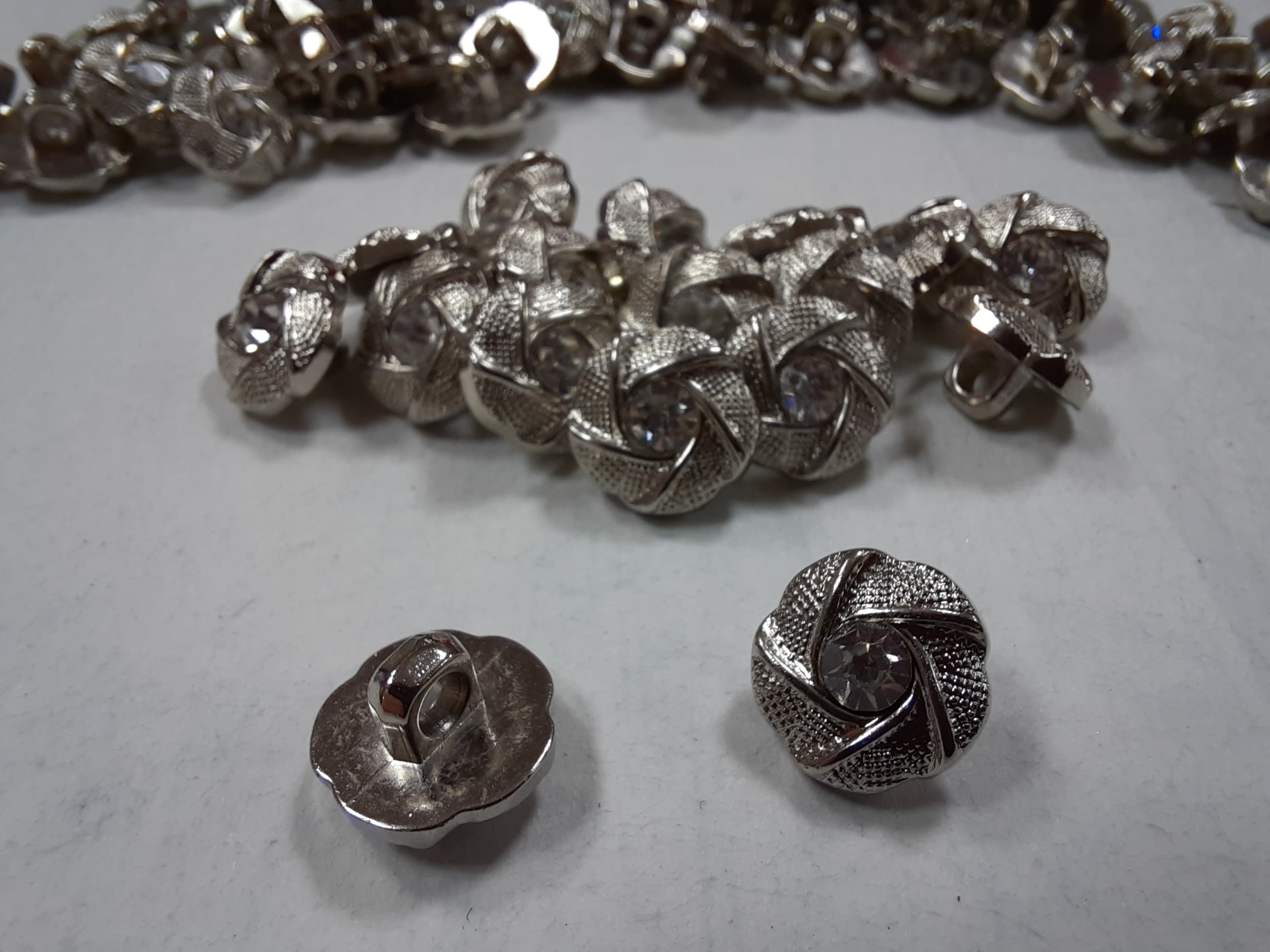 Elegantný gombík  Ø 18mm - 1 ks
