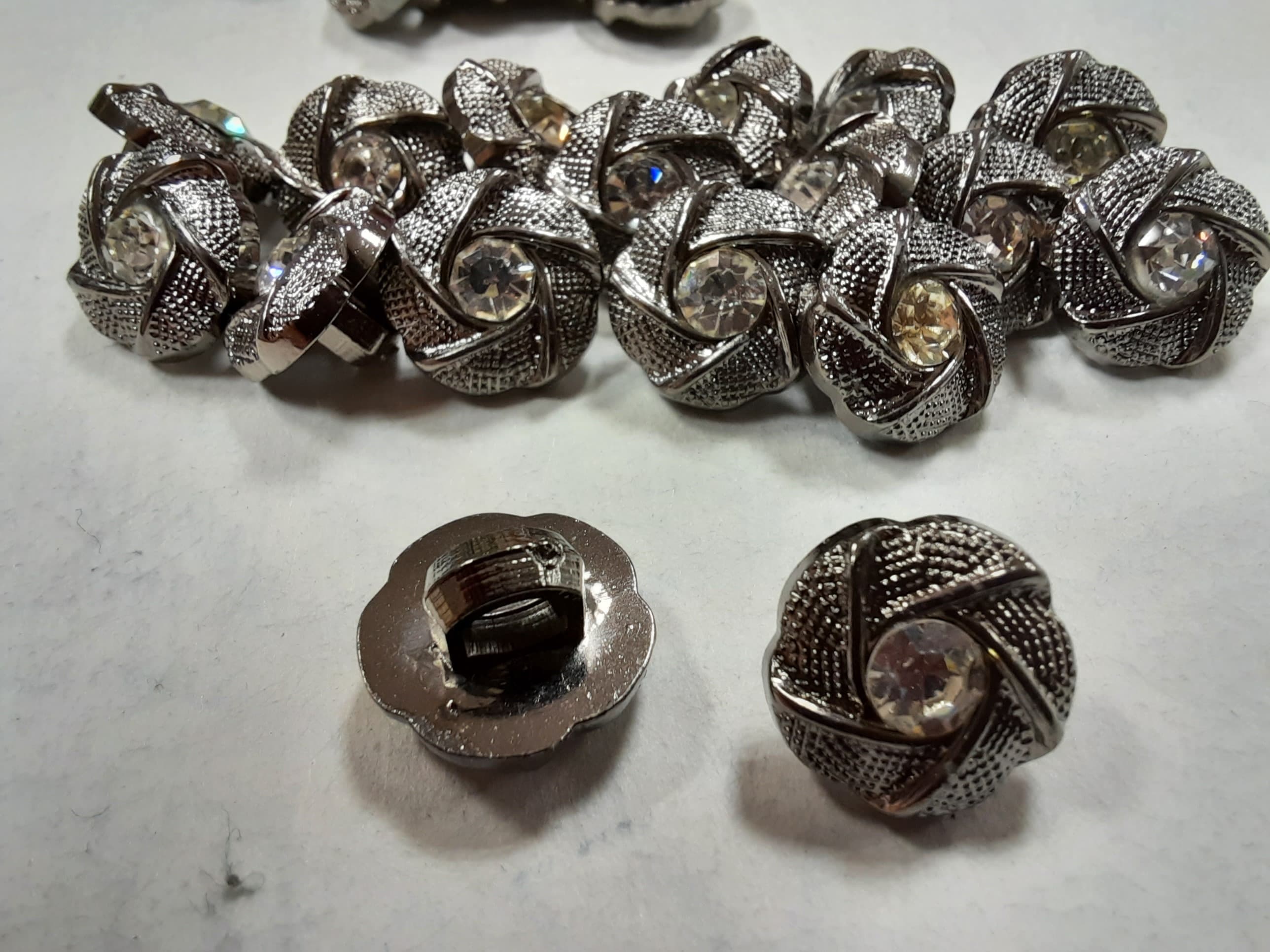 Elegantný gombík  Ø 18mm - 1 ks