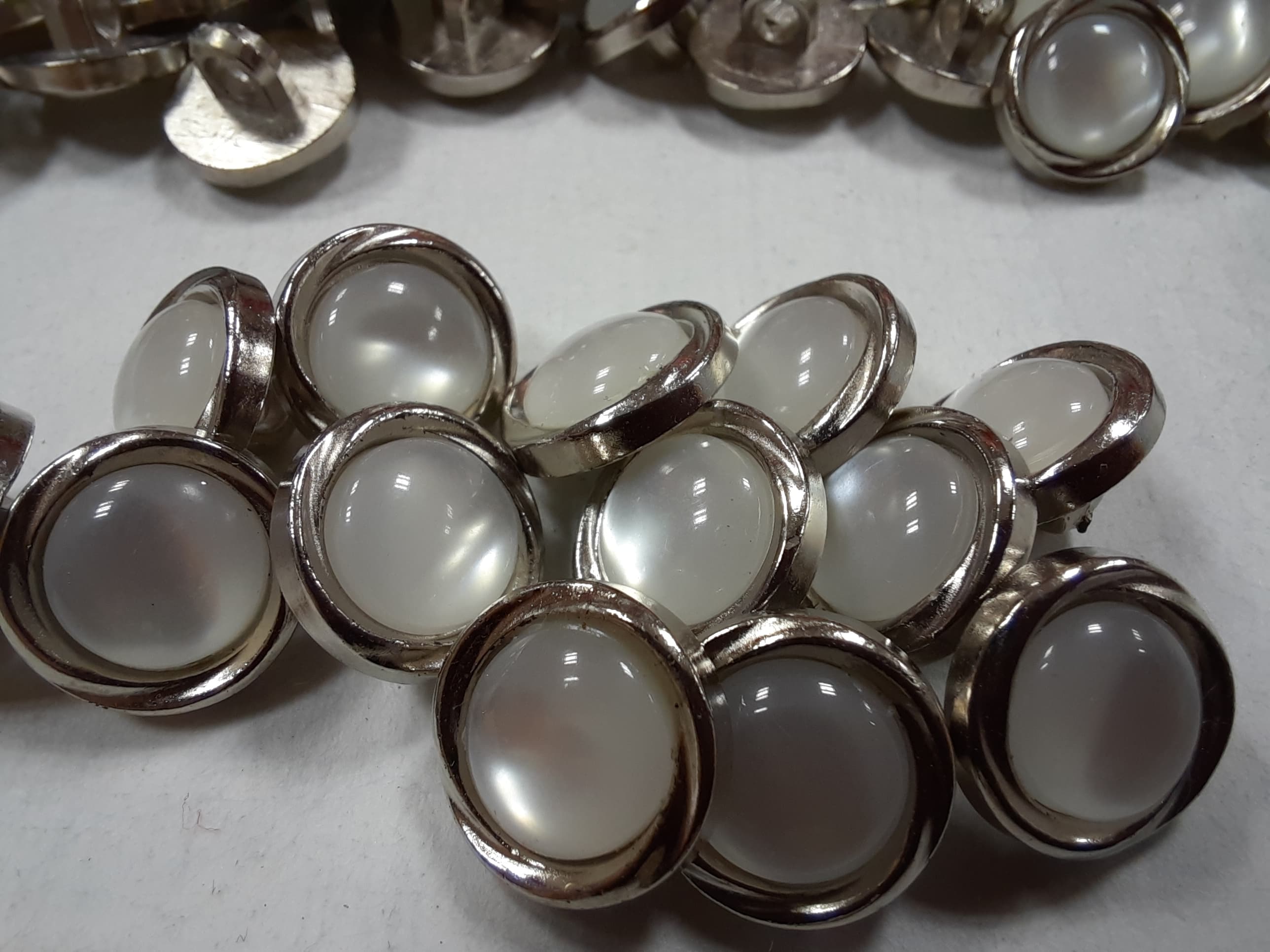 Elegantný gombík  Ø 18mm - 1 ks