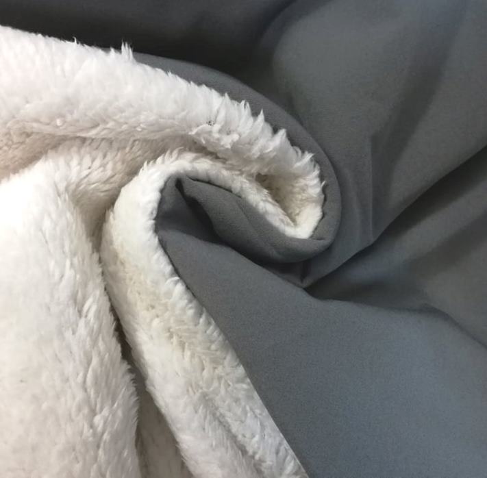 ZIMNÝ SOFTSHELL COSY S BARANČEKOM BLEDOŠEDÝ