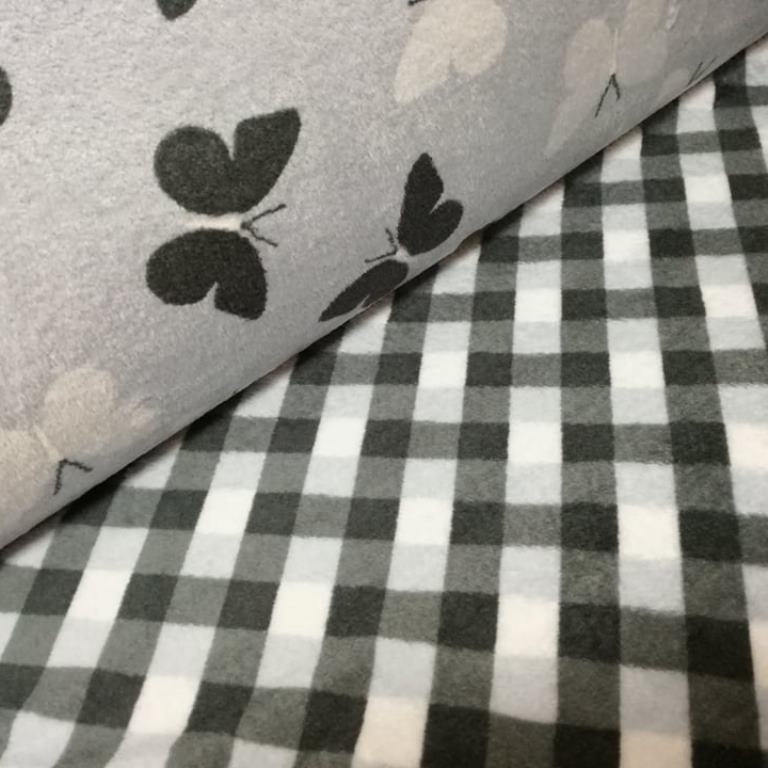 MOTÝLE A KÁRO NA SVETLOMODROM - DOUBLE FLEECE