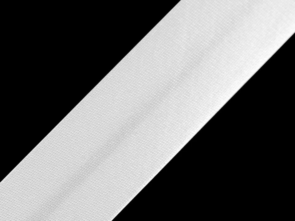 Šikmý prúžok saténový šírka 30mm zažehlený rozmeraný -1m
